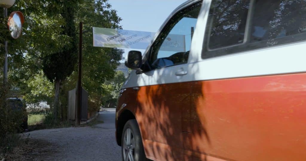 Imagen de un vídeo de presentación de Camping Isábena, el mejor alquiler de parcelas para camping, bungalows y alojamientos en el Pirineo Aragonés